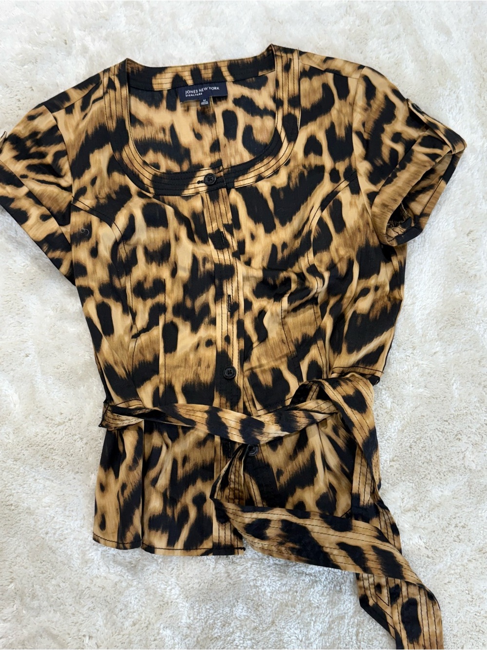 Jones New York Animal print cotton blouse top Size medium scoop neck buttons